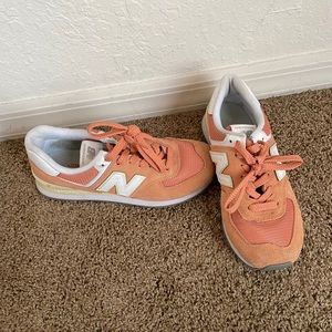 Woman’s New Balances size 7